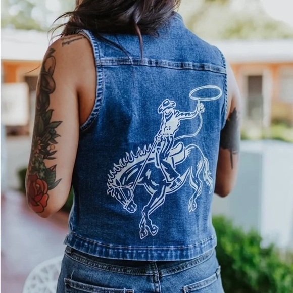 Marigold Kiss Women’s Country Western Iridescent Bronco Denim Vest | NEW/NWT!!🐴🤠 - Picture 2 of 15